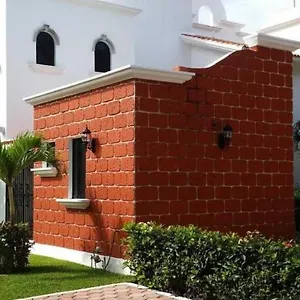Guest house Sunrise In Stunning Playacar Townhouse Stage 2 2*
