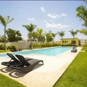 Holiday home Many's Beach House *