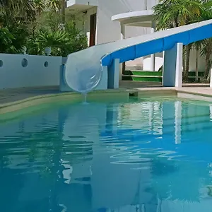 Tropical 2*