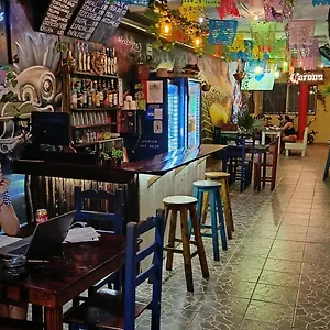 Hostel Tres Mundos *