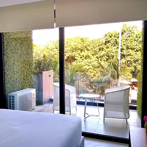 Apartment Ocean View From The Rooftop Pool Only One Block To The For 2