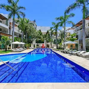 3-level With A Private Balcony & Rooftop Lounge Apartment *