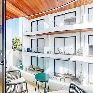 Menesse Midtown 2 Unit 208 Hotel *