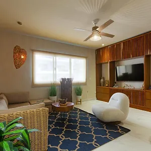Holiday home Family Friendly10min To Beachwifi200mbgympool *