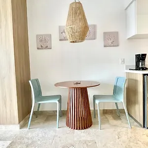 Delightful Luxury Studio In Downtown Heart P06 *