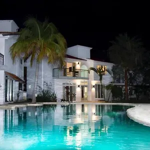 Playacar House 10 Pax! The Location In Playa! By Bookhap Villa