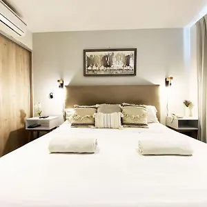 Apartment W/rooftop Pool Only 2 Mins From The *