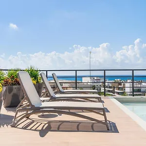 Beautiful With Kitchen Ac Gym Pool Ocean View From The Rooftop