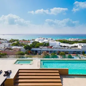 Apartment Luxury Penthouse, Pool, Gym, 5mins To *