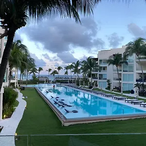 Beachfront Location At Elements Apartment Playa del Carmen