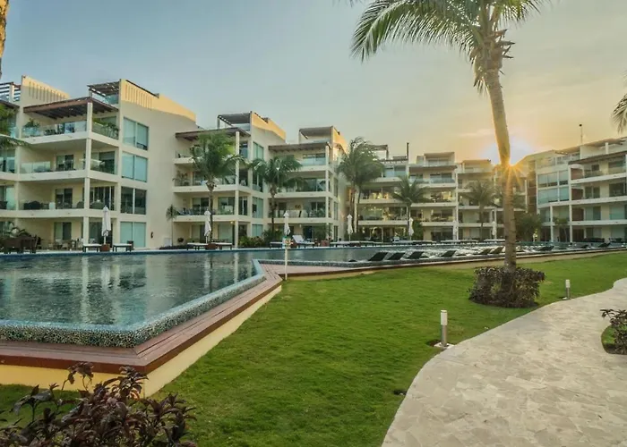 Фото The Elements Oceanfront & Beachside Condo Hotel Плая-дель-Кармен
