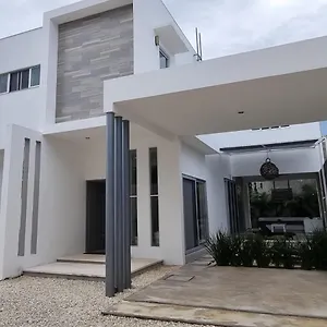 Modern Rutelena +good Location+pool+ac+sleeps 12 Holiday home Playa del Carmen