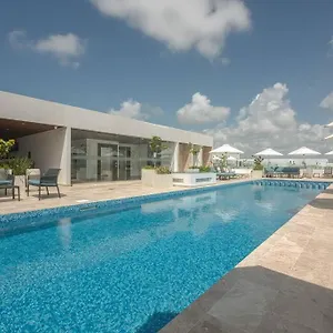 Ipana Condo, Rooftop Pools, Gym, Walk To *