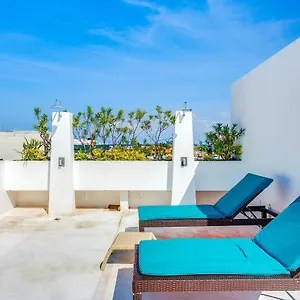 A-nah Apartments, Rooftop Pool, Walking Distance To 5th Avenue