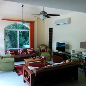 Casa Beard, Spacious With High Speed Wifi & Pool. * Playa del Carmen