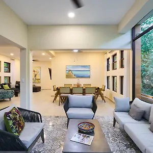 Holiday home Spacious And Stylish Vacation For 8 With Private Pool And Large Terrace
