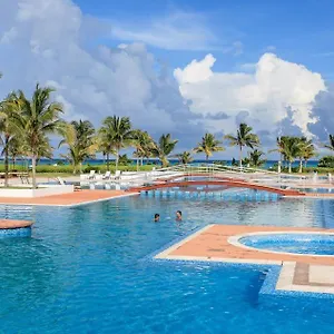 Holiday home Zen Beachfront Condo, Pool, Gym, Golf, Club