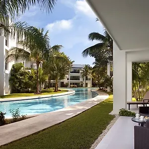 The Five By 5th Avenue Apartment *