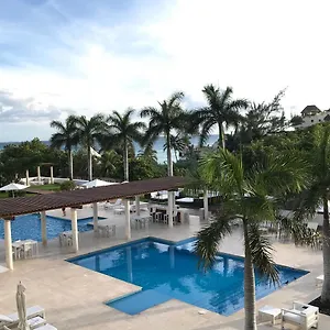 Magia Beachside Aparthotel