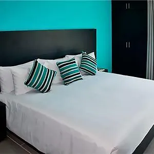 V10 Hotel 4*
