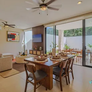 Modern Townhouse With Private Pool And Bbq Area